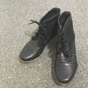 Black floral booties size 8. Great quality.